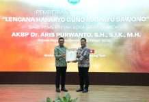 Pemkot Batu Anugerahkan Lencana Hakaryo Guno Mamayu Bawono kepada AKBP Aris Purwanto